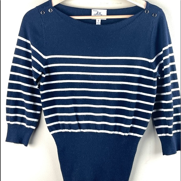 Milly Navy Blue White Stripe Light Sweater Accent Button by the Shoulders.SizeS - Picture 4 of 8